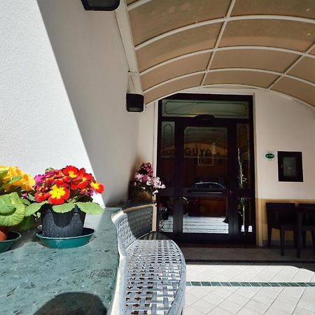Hotel Guya Вараце Екстериор снимка