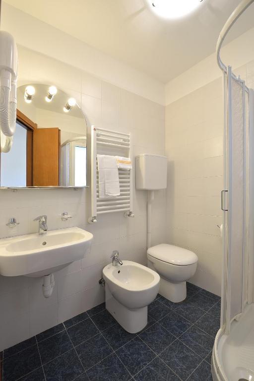 Hotel Guya Вараце Стая снимка