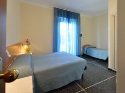 Hotel Guya Вараце Екстериор снимка