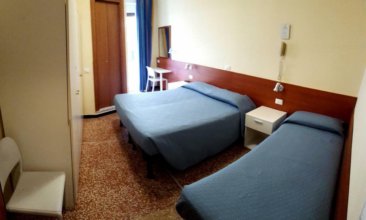 Hotel Guya Вараце Екстериор снимка